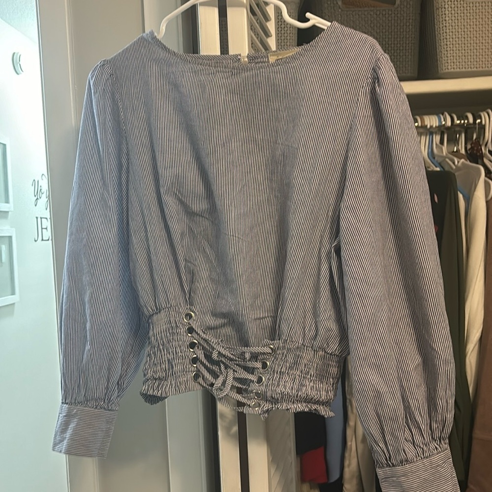 White and blue stripes top very comfortable and light